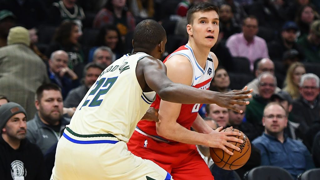 位列第二或 位列第二或